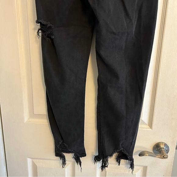 American Eagle Women's Mom Jeans Black with heavy distressing and holes size 8 - Picture 7 of 10